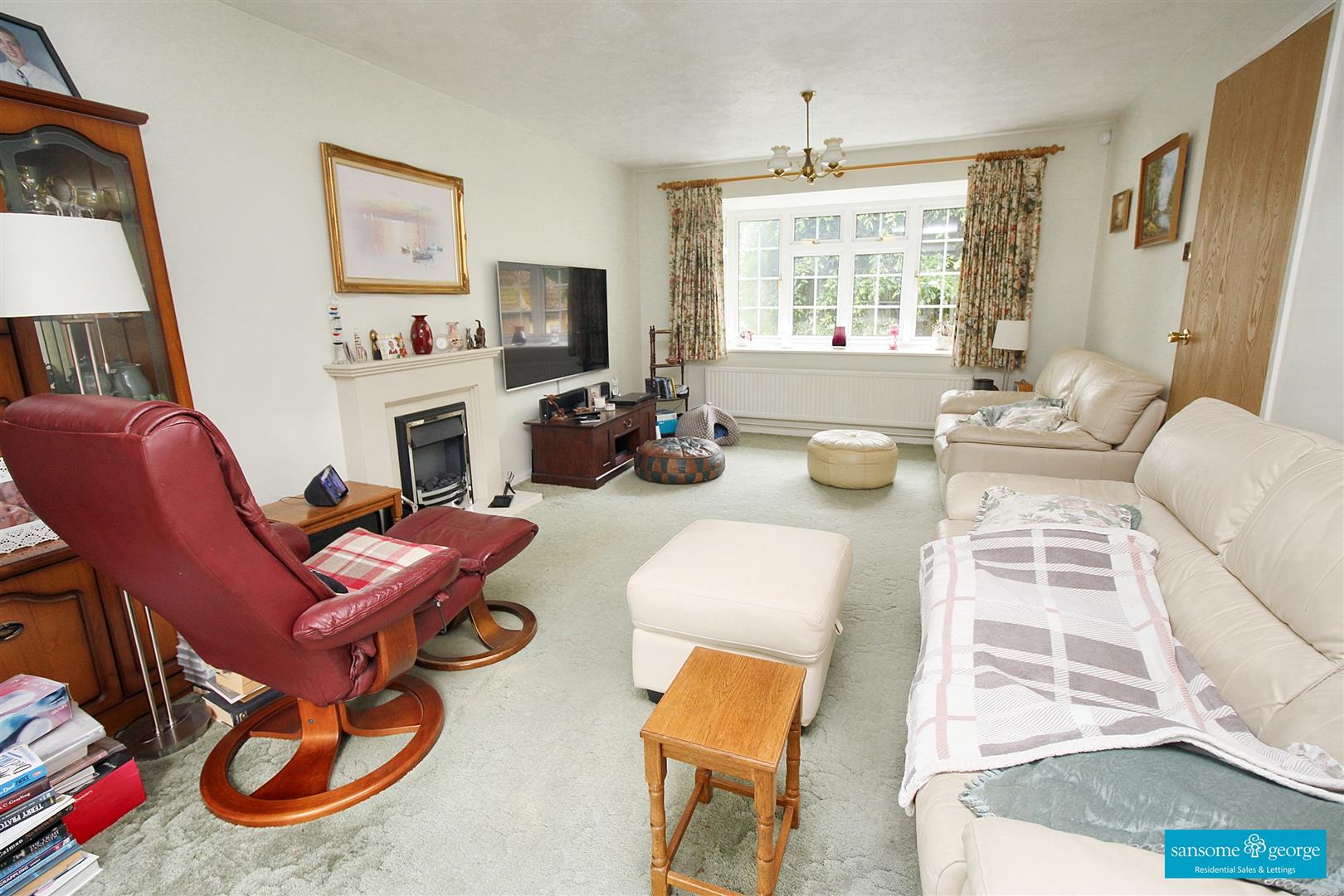 4 bed property in Simons Close, Reading